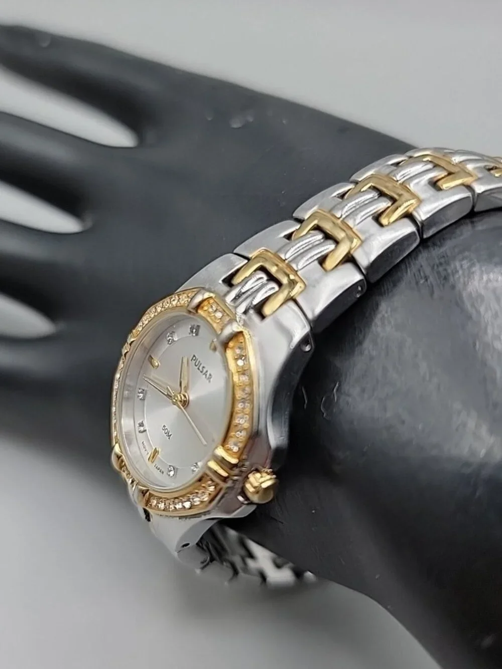 Pulsar Ladies Watch Quartz Swarovski Crystal Bezel 7